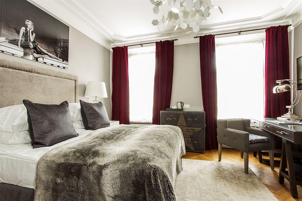 St. Petersbourg Hotel - Small Luxury Hotels Of The World Tallinn Exterior photo