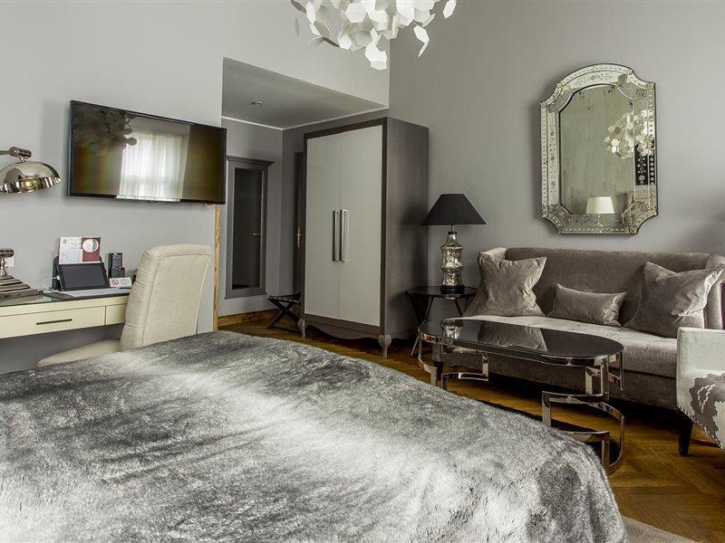 St. Petersbourg Hotel - Small Luxury Hotels Of The World Tallinn Exterior photo