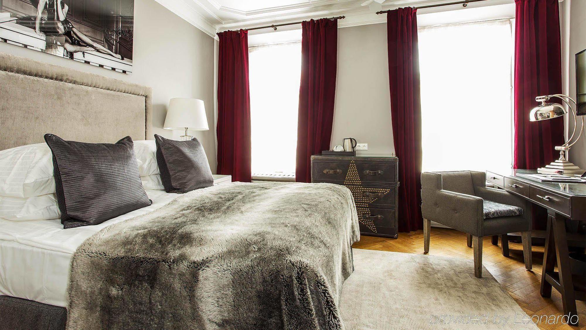 St. Petersbourg Hotel - Small Luxury Hotels Of The World Tallinn Exterior photo