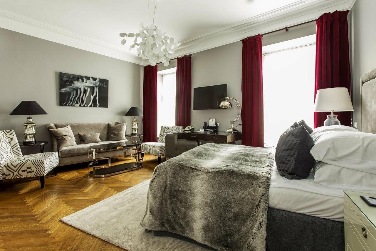 St. Petersbourg Hotel - Small Luxury Hotels Of The World Tallinn Exterior photo